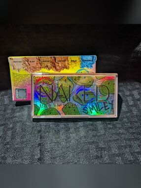 Urban Decay X Smiley Naked Mini Eyeshadow Palette.